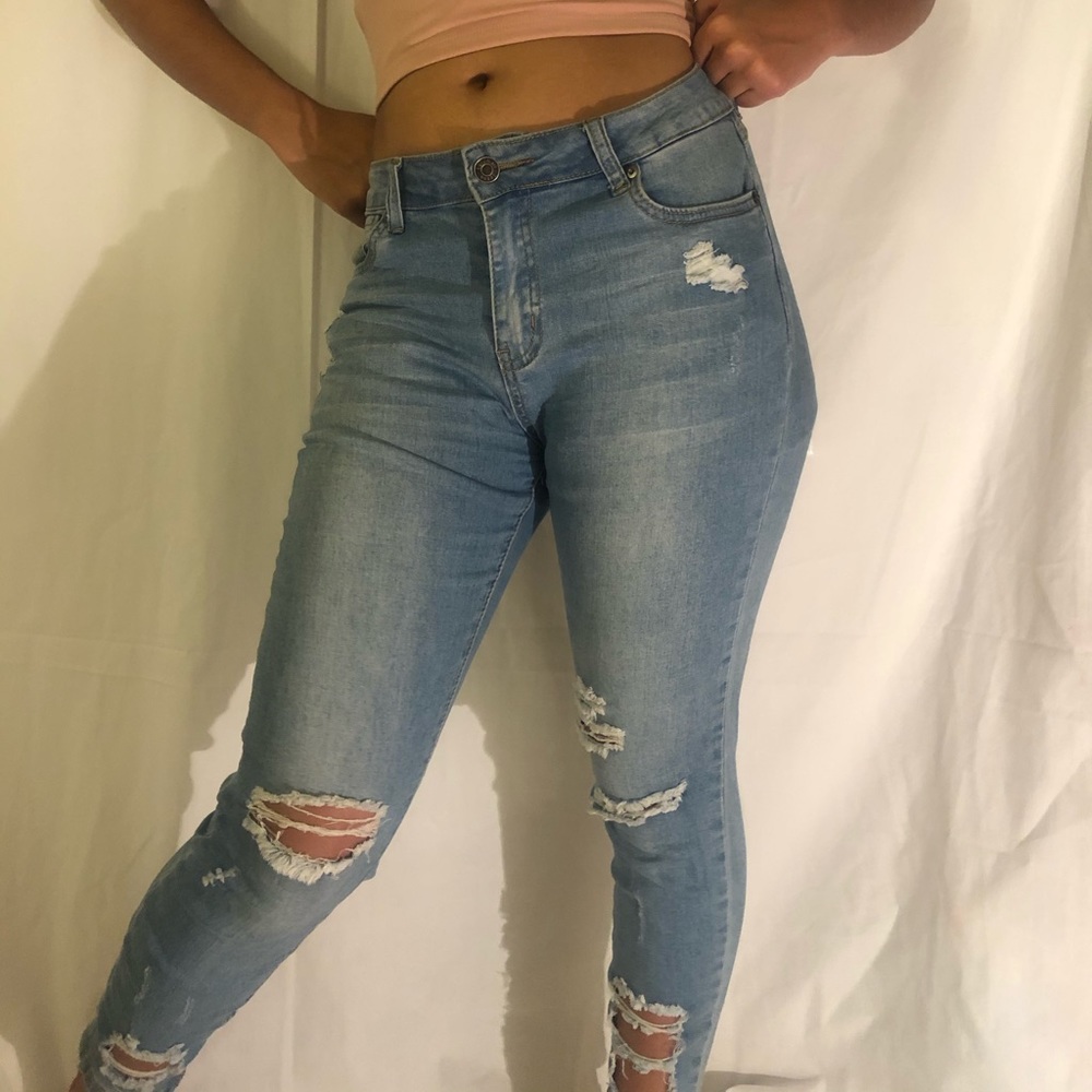 Capri Ripped Jeans - Picture 7 of 9